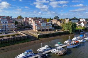 Regatta House / River Thames- click for photo gallery
